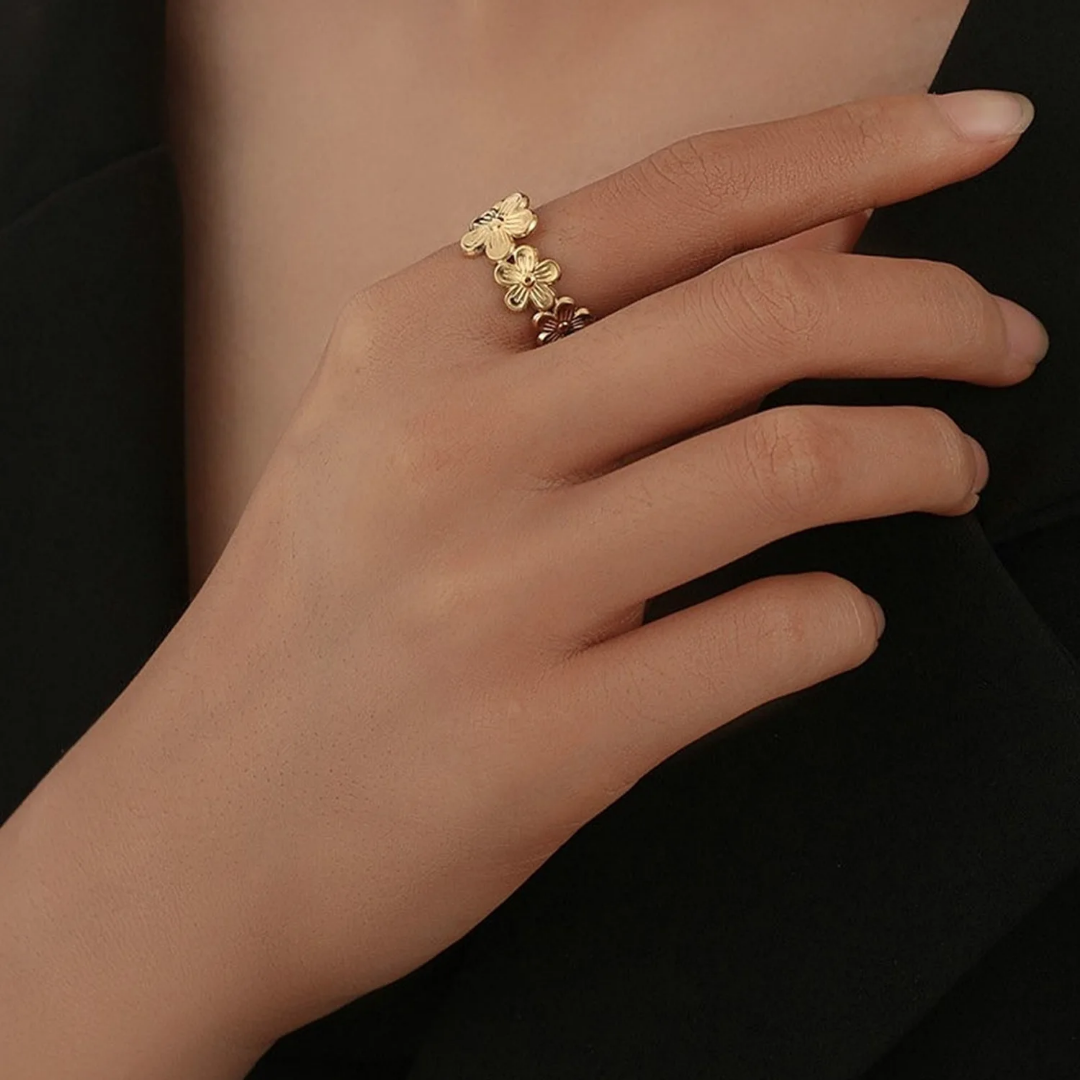 Plain Flowers Ring