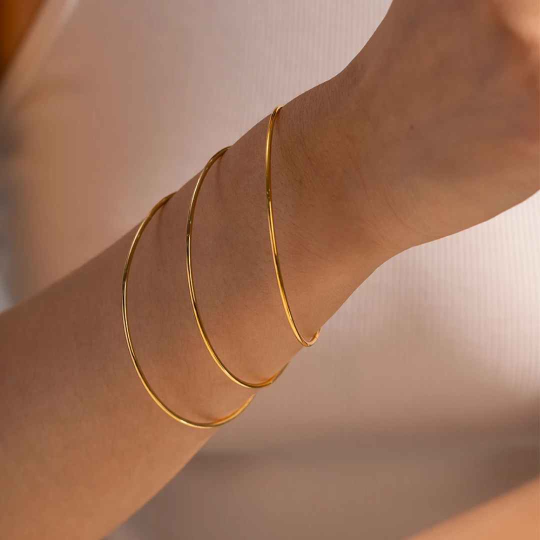 Minimalist bangle