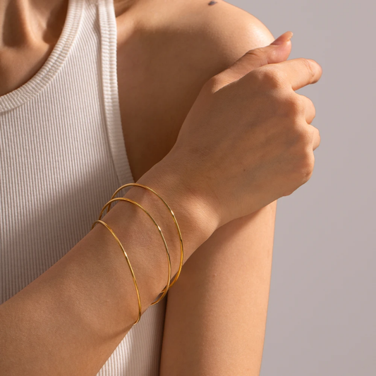 Minimalist bangle
